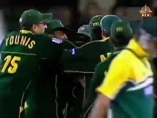 Wasim Akram's Magic Under the Roof of Australia - 2002 Challenge Series!