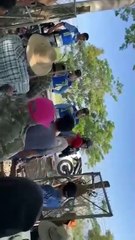 Momento de enfrentamiento entre pobladores y policías en Ocotepeque