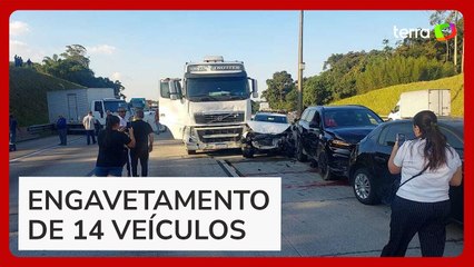 Engavetamento entre 14 veículos no Rodoanel deixa um ferido e causa congestionamento em SP