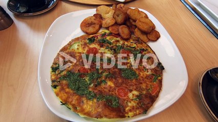 Omelette, potato's , fries, meal, plate, restaurant, brunch, lunch, dinner, nutrition, food, breakfast, dish, delicious healthy frittata, vegetarian, gastronomy