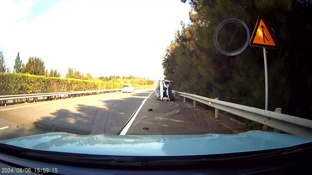 在監控記錄車輛失控場面 Monitoring and recording the scene of the vehicle losing control