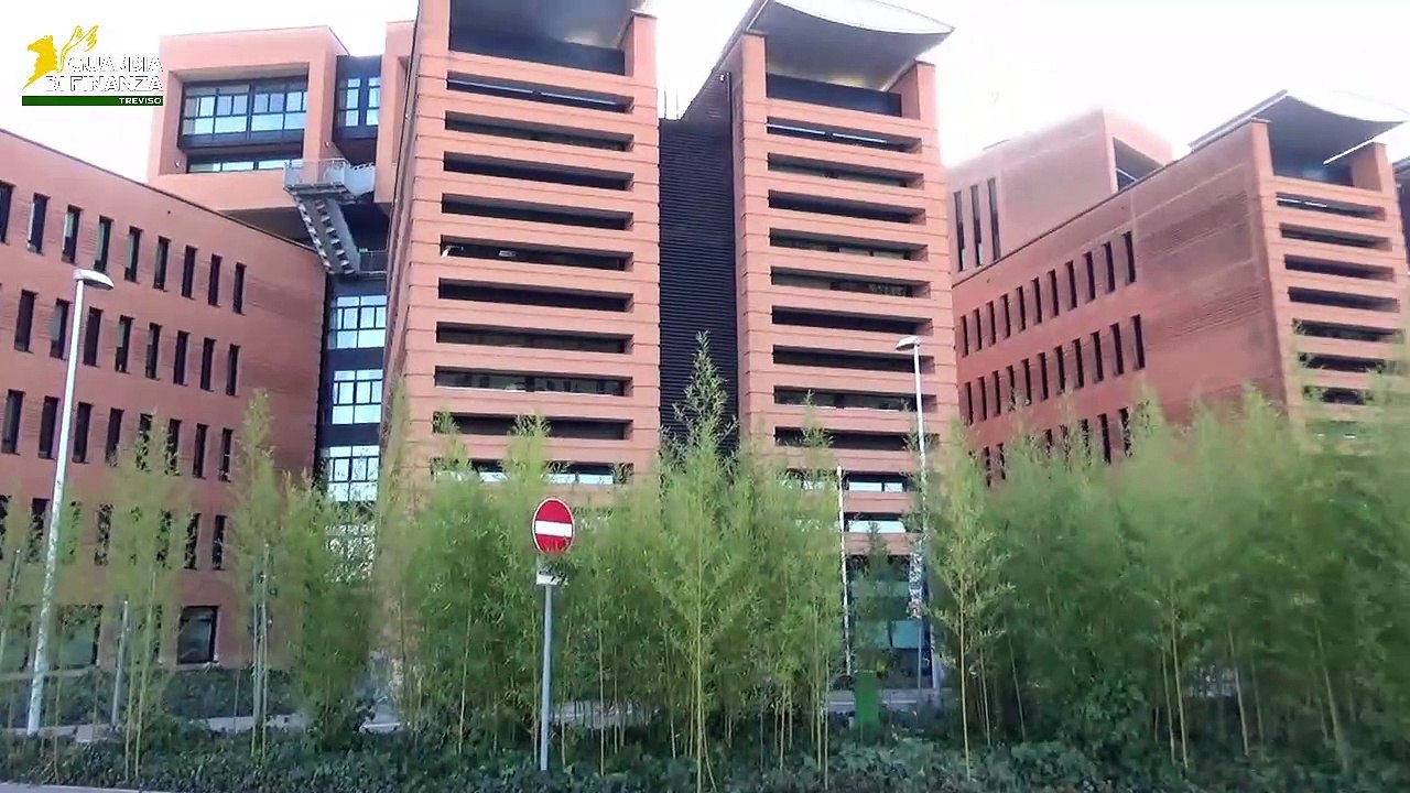 GdiF TREVISO: CONTRABBANDO DI PRODOTTI ALCOLICI E SICUREZZA DEI CONSUMATORI. SEQUESTRATE A IMPRENDITORE CINESE OLTRE 25 TONNELLATE DI DERRATE ALIMENTARI, 2.500 LITRI DI BEVANDE E 18.000 PRODOTTI DESTINATI AL CONTATTO CON IL CIBO (21.05.25)