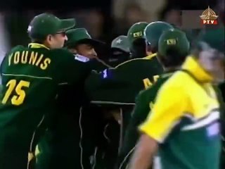 Wasim Akram's Magic Under the Roof | 2002 Pakistan vs Australia