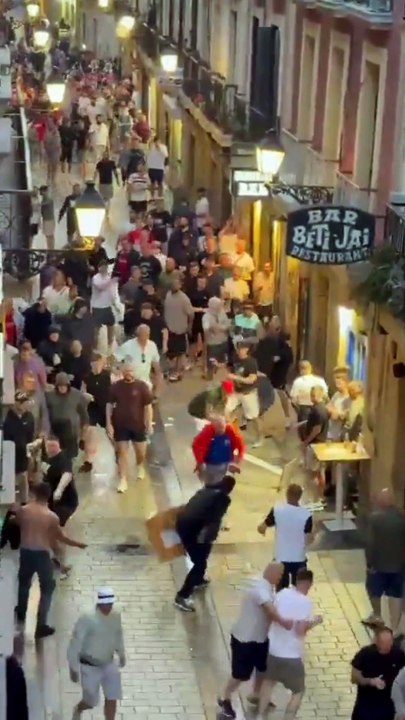 Altercados en Bilbao y San Sebastián tras la llegada de la hinchada inglesa