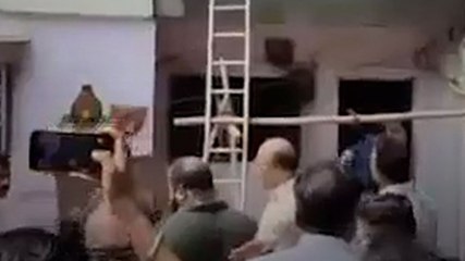 ब‍िल्ड‍िंग के फ्लैट में टाइल्स लगवाने के दौरान ग‍िरा स्लैब, 6 की मौत