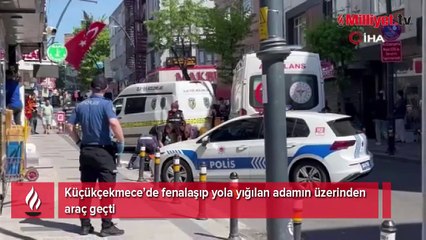 Fenalaşıp yola yığılan adamın üzerinden araç geçti