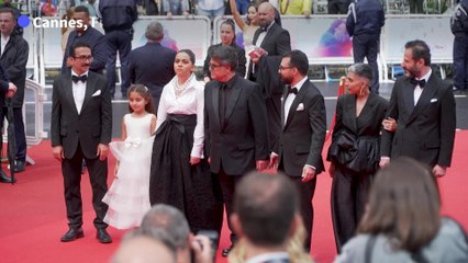 Cannes : des stars sur le tapis rouge pour la présentation du film "Vie privée"