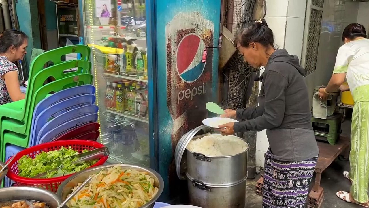 Rice Dish Restaurant in Ho Chi Minh City - Vietnamese Street Food
