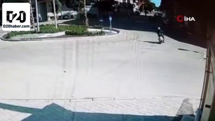 Denizli’de motosiklet ile otomobil kavşakta çarpıştı