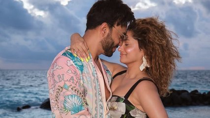 पति की बांहों में Ankita, फोटो देख फैंस बोले- प्रेग्नेंट हो