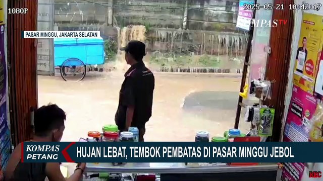 Hujan Lebat, Tembok Pembatas di Pasar Minggu Jebol Terjang Rumah Warga