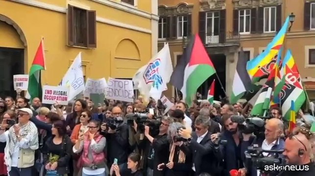 Gaza, protesta pro-Pal davanti alla Camera: cartelli Stop genocidio