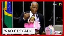 Deputado baiano leva bebê reborn durante discurso no plenário da Câmara