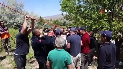 Kapadokya’da sıcak hava balonu peri bacalarının üzerine güvenli iniş yaptı: Turistler kurtarıldı