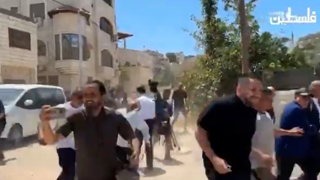 İsrail ordusu, aralarında Türk diplomatlar bulunan heyete ateş açtı