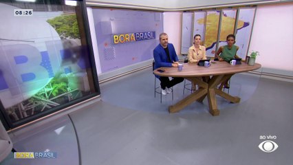 Ônibus de viagem pega fogo e fecha parte da Rodovia Anhanguera (SP)