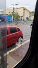 Chuva forte atinge Recife e prefeitura suspende serviços