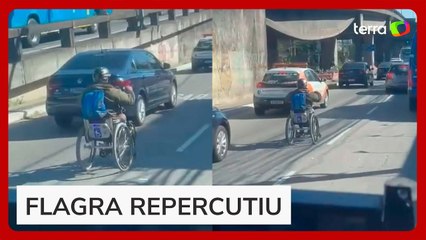 Cadeirante é flagrado trafegando por avenida e ultrapassando carros em Niterói