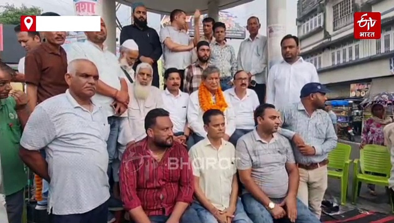 मलिन बस्तियों को उजाड़ने के खिलाफ हरीश रावत का मौन व्रत, सरकार के आगे रखी दो बड़ी मांग