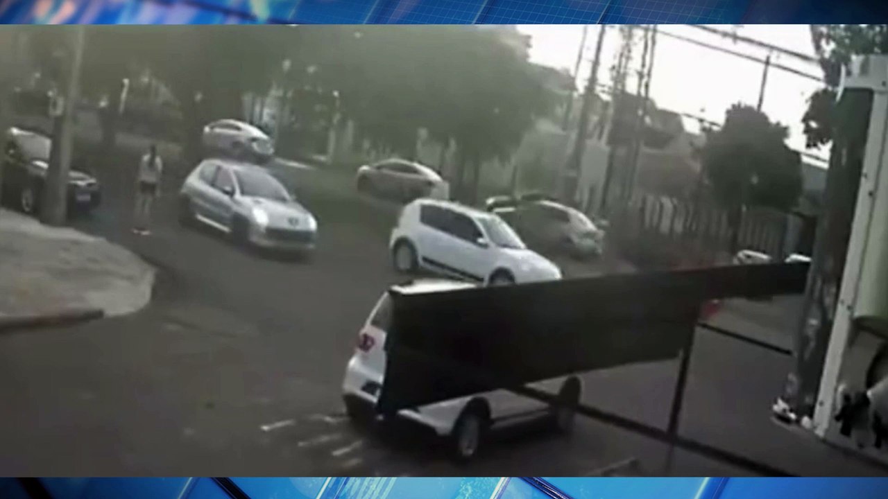 Colisão violenta em Maringá deixa motorista ferido e preso nas ferragens