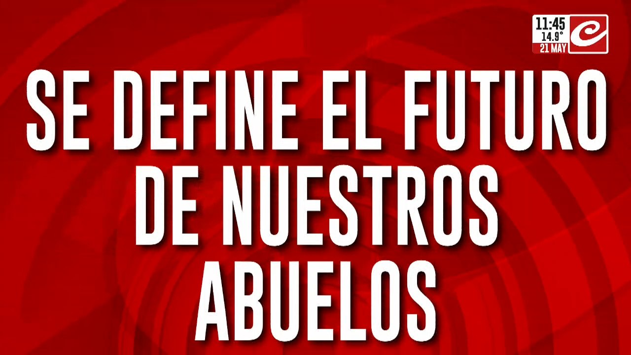 Se define el futuro de nuestros abuelos: jubilados acompañan en la puerta del Congreso