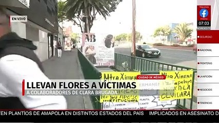 Ciudadanos dejan flores y veladoras a colaboradores de Clara Brugada