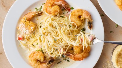 The Iconic Copycat Cheesecake Factory Shrimp Scampi Is Date-Night Approved