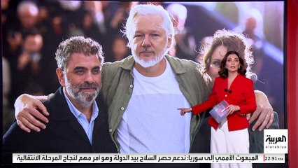 قميص مؤسس "ويكيليكس" يلفت الأنظار إلى أطفال غزة في مهرجان "كان"