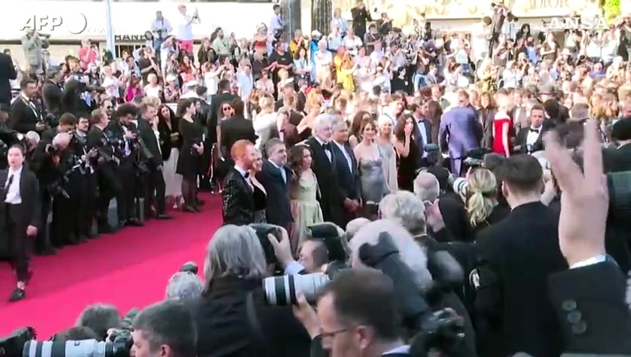 Cannes, Julian Assange e la moglie Stella sul red carpet