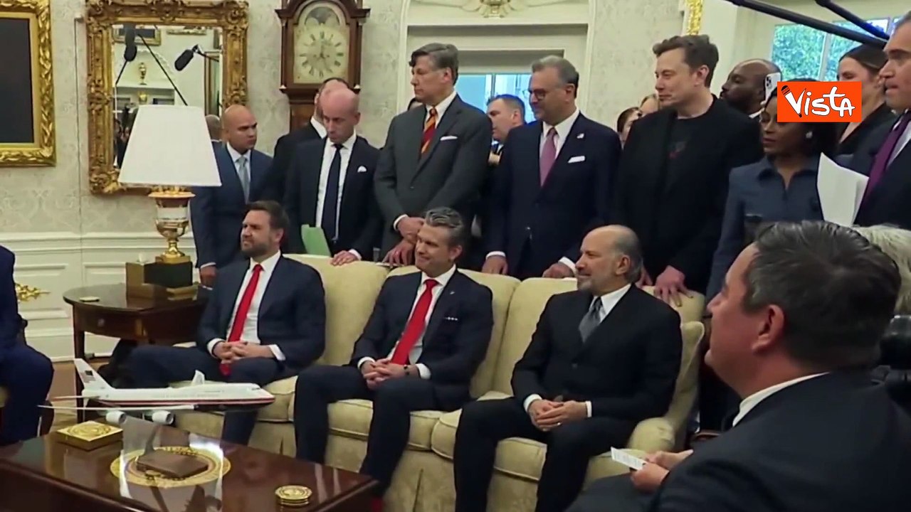 Musk fissa Presidente Sudafrica nello Studio Ovale mentre Trump lo attacca su "genocidio bianchi"