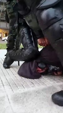 Represión a jubilados: así detenían al fotógrafo de AFP, Tomás Cuesta