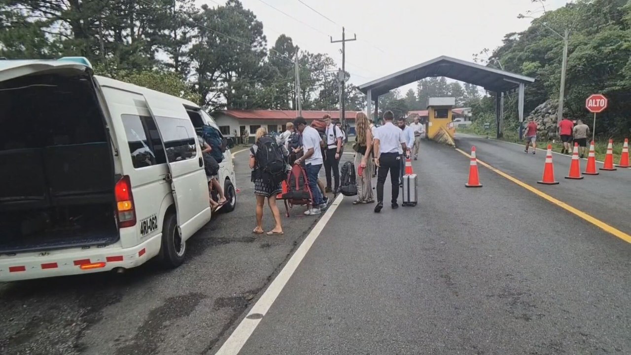 Mantienen restricciones de tránsito en Hornito; viajeros y residentes se mantienen afectados
