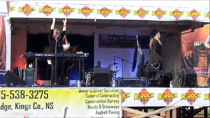 Apple Blossom Festival   -    Fleetwood Mix,    The Chain