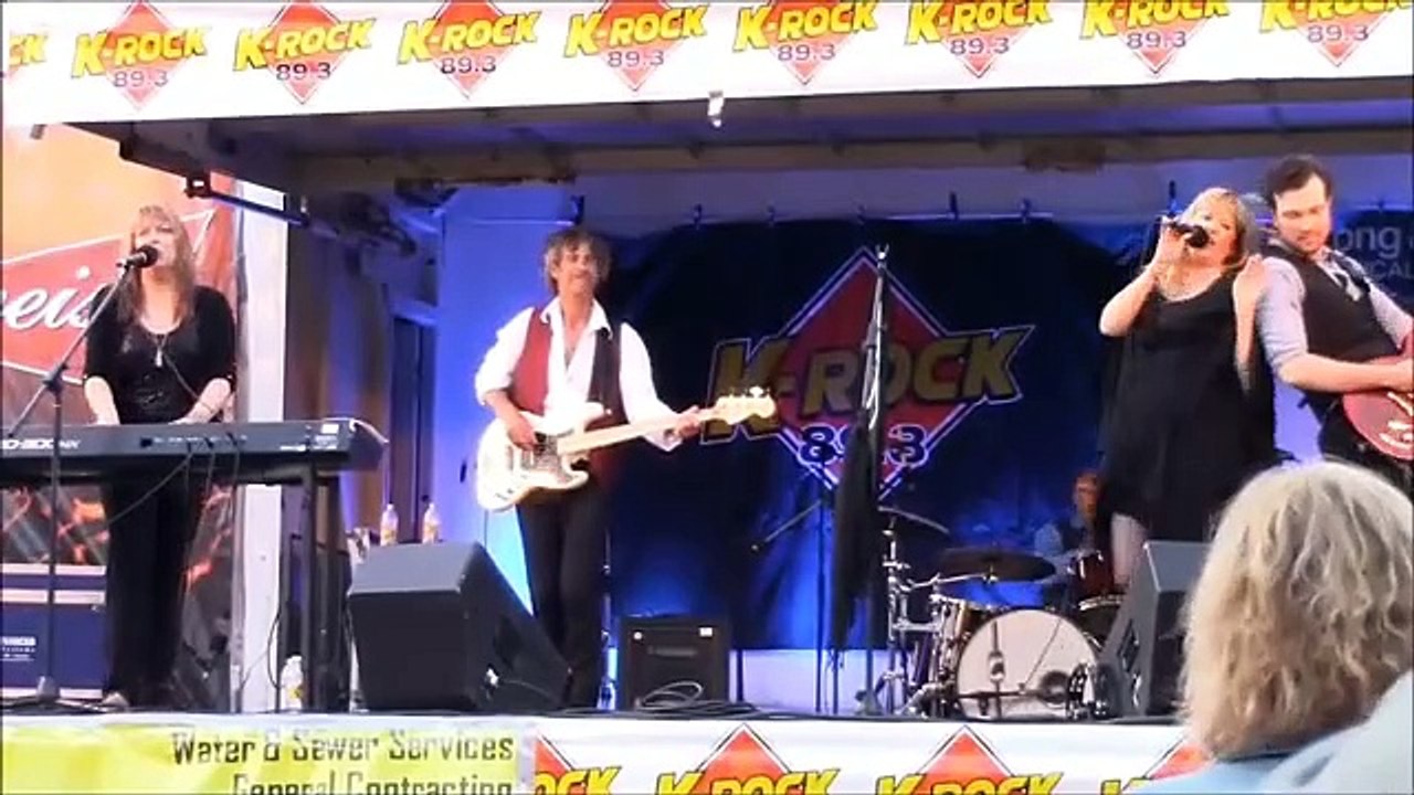 Apple Blossom Festival   -    Fleetwood Mix,   Just like a runaway girl