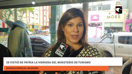 Se vistió de patria vistió de patria la vidriera del Ministerio de Turismo