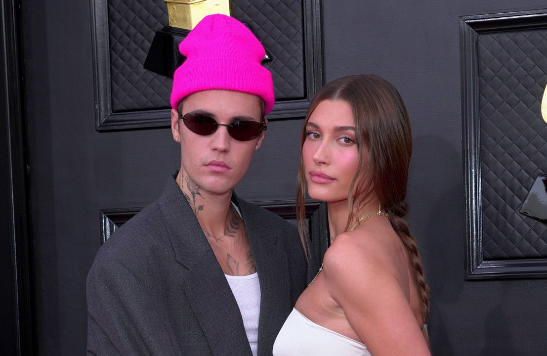Pop yıldızı Justin Bieber, eşi Hailey Bieber'a yönelik "kaba" Vogue hakareti için özür diledi