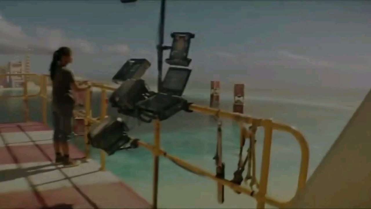 Godzilla x Kong: trapper replace kong's infected tooth.