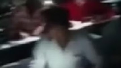 बेतिया में बत्ती गुल, मोबाइल की लाइट में लिया गया एग्जाम