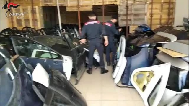 Furti d'auto, nella Bat i pezzi smontati e pronti per essere venduti: per i clienti la scelta da un catalogo