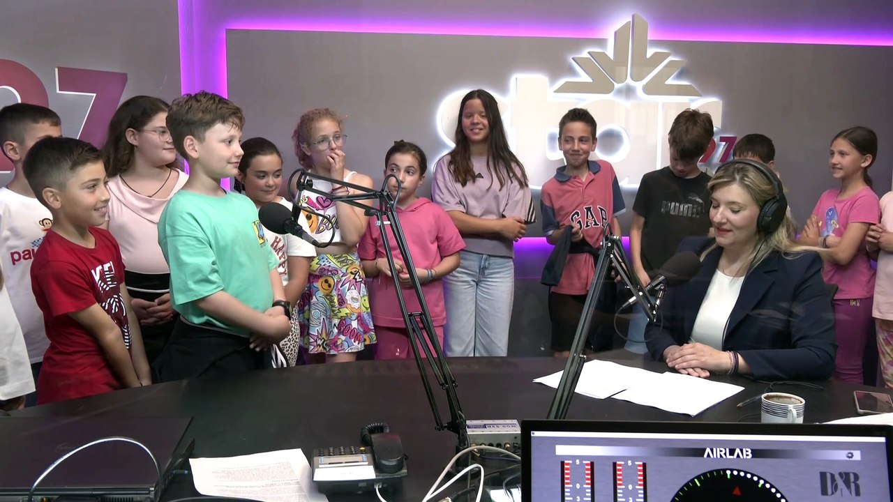 Μαθητές της Δ' Δημοτικού από το 8ο Δημοτικό Σχολείο Λαμίας, στον STARFM