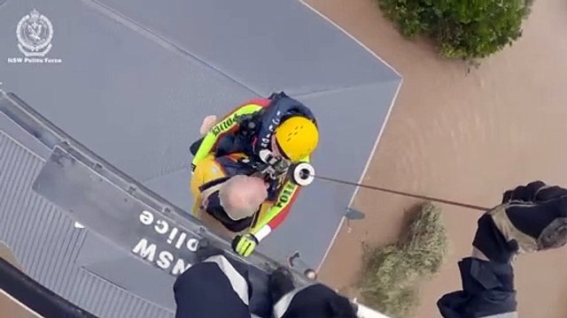 Tres muertos y 50.000 personas aisladas por inundaciones en Australia