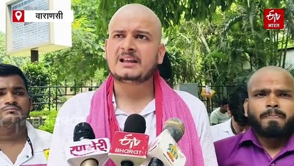महात्मा गांधी काशी विद्यापीठ में मेरिट के एडमिशन करने पर अनोखा विरोध प्रदर्शन, छात्रों ने मुंडवाया सिर