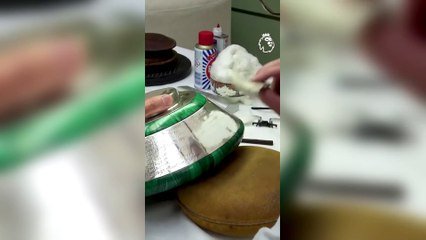 Premier Lig kupasına Liverpool'un adı böyle kazındı