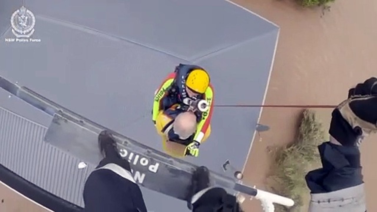 Schwere Überschwemmungen in Australien: Zehntausende sitzen fest