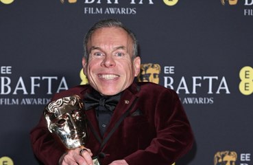 Warwick Davis has praised the late Val Kilmer for 'getting him through' making Willow