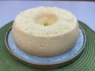 Brigadeirão de limão cremoso com chocolate branco