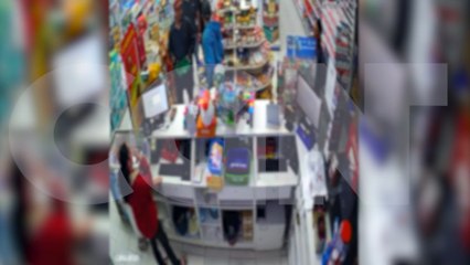 Simulando estar armado, indivíduo tenta assaltar farmácia na Rua Jacarezinho