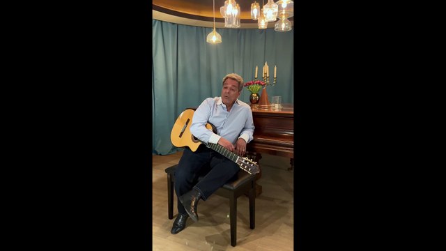 Vidéo - Exclusif - Interview du chanteur Chico au Palais des Congrès à Paris, France, le 11 mai 2025. © Elie Chocron/Bestimage