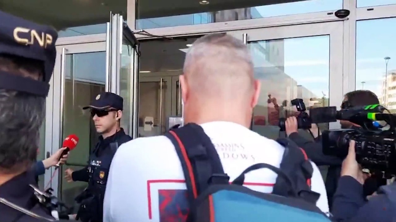 La jueza envía a juicio al hermano de Pedro Sánchez y al presidente de la Diputación de Badajoz