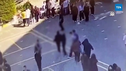 Lise bahçesinde arkadaşını bıçaklayarak kaçtı, diğer öğrenciler yakalamak için peşinden koştu